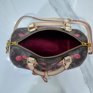 【AT10880】サクラ柄デザインのクラシックなNano Speedyハンドバッグ | Louis Vuitton
