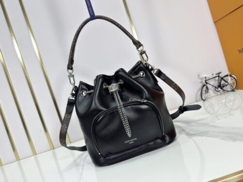 【AT10881】ルイ・ヴィトン ゴールドラムスキン バケツバッグ LV Vibeシリーズからのインスピレーションを活かした高級ブラックラムスキンバッグ | Louis Vuitton