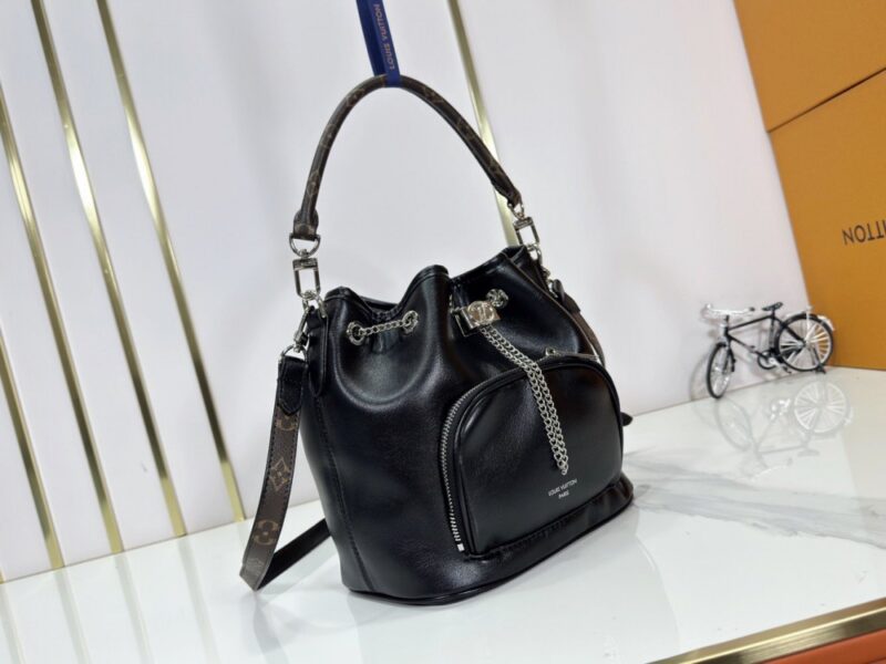 【AT10881】ルイ・ヴィトン ゴールドラムスキン バケツバッグ LV Vibeシリーズからのインスピレーションを活かした高級ブラックラムスキンバッグ | Louis Vuitton