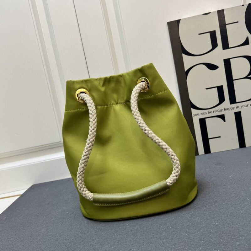 【AT10883】プラダPrada ナイロン素材 バケツバッグ 都会的なファッション おしゃれで実用的なアイテム | Prada