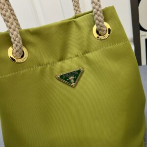 【AT10883】プラダPrada ナイロン素材 バケツバッグ 都会的なファッション おしゃれで実用的なアイテム | Prada