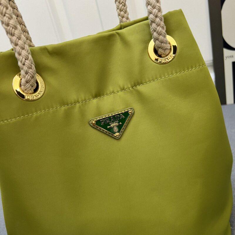 【AT10883】プラダPrada ナイロン素材 バケツバッグ 都会的なファッション おしゃれで実用的なアイテム | Prada