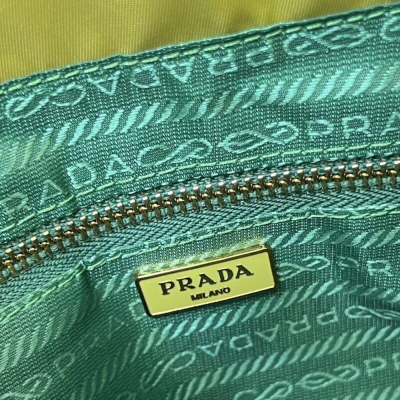 【AT10883】プラダPrada ナイロン素材 バケツバッグ 都会的なファッション おしゃれで実用的なアイテム | Prada