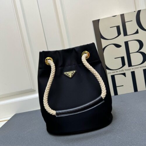 【AT10884】プラダ（Prada）高級水桶バッグ、新しいスタイルで都市のファッションを演出 | Prada Milano