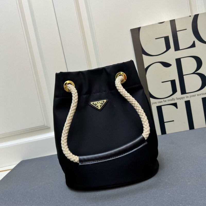 【AT10884】プラダ（Prada）高級水桶バッグ、新しいスタイルで都市のファッションを演出 | Prada Milano