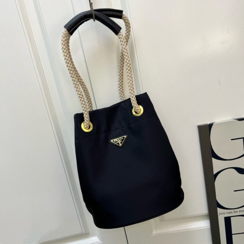 【AT10884】プラダ（Prada）高級水桶バッグ、新しいスタイルで都市のファッションを演出 | Prada Milano