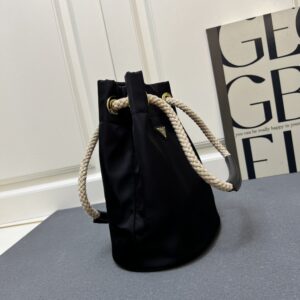 【AT10884】プラダ（Prada）高級水桶バッグ、新しいスタイルで都市のファッションを演出 | Prada Milano