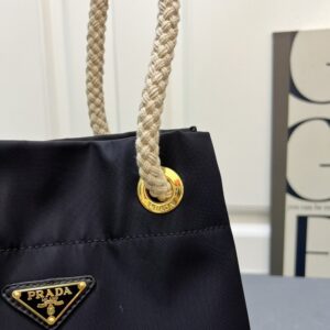 【AT10884】プラダ（Prada）高級水桶バッグ、新しいスタイルで都市のファッションを演出 | Prada Milano