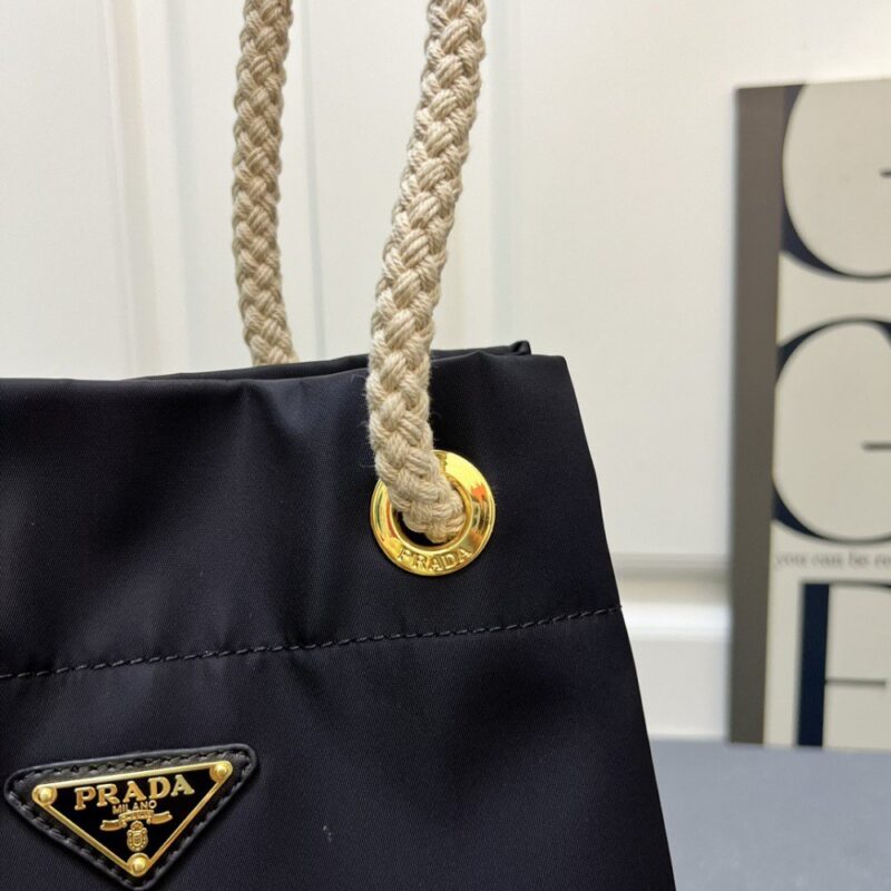 【AT10884】プラダ（Prada）高級水桶バッグ、新しいスタイルで都市のファッションを演出 | Prada Milano