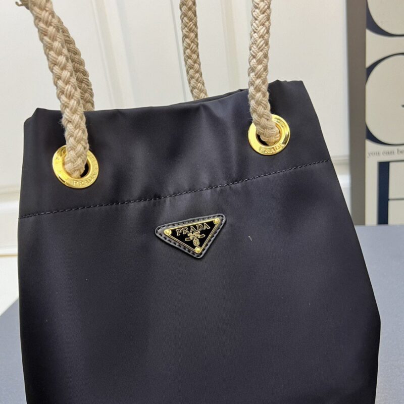【AT10884】プラダ（Prada）高級水桶バッグ、新しいスタイルで都市のファッションを演出 | Prada Milano