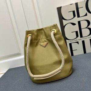 【AT10885】プラダの高級リュックバッグ - 典雅な贅沢さとエレガンスを追求する女性に最適 | Prada Milano