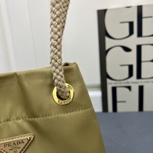【AT10885】プラダの高級リュックバッグ - 典雅な贅沢さとエレガンスを追求する女性に最適 | Prada Milano