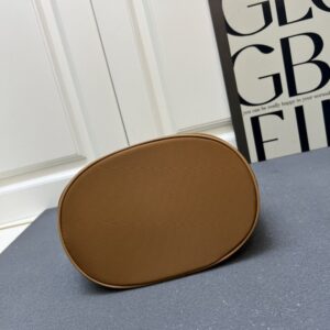 【AT10886】Prada（プラダ）Re-Nylonとカーフスキンの融合バケツバッグ-ミラノクラフトマンシップの高級アイテム | Prada Italy