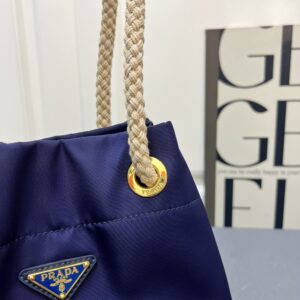 【AT10887】Prada（プラダ）Re-Nylonシリーズ ハンドバッグ - 都会の贅沢なファッションアイテム | Prada Milano