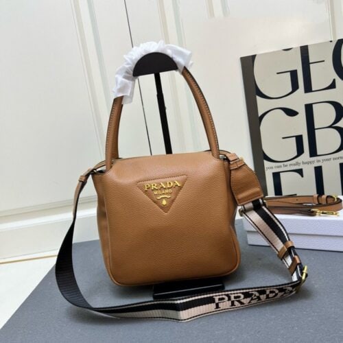 【AT10891】Prada（プラダ）鹿の皮ショルダーバッグ - 都会の女性の贅沢なパートナー | Prada Milano