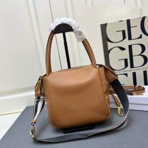 【AT10891】Prada（プラダ）鹿の皮ショルダーバッグ - 都会の女性の贅沢なパートナー | Prada Milano