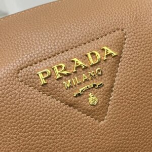 【AT10891】Prada（プラダ）鹿の皮ショルダーバッグ - 都会の女性の贅沢なパートナー | Prada Milano