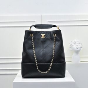 【AT10892】Chanel クラシックなダイヤ型牛革トートバッグ - ゴールドチェーン付き | Chanel Paris