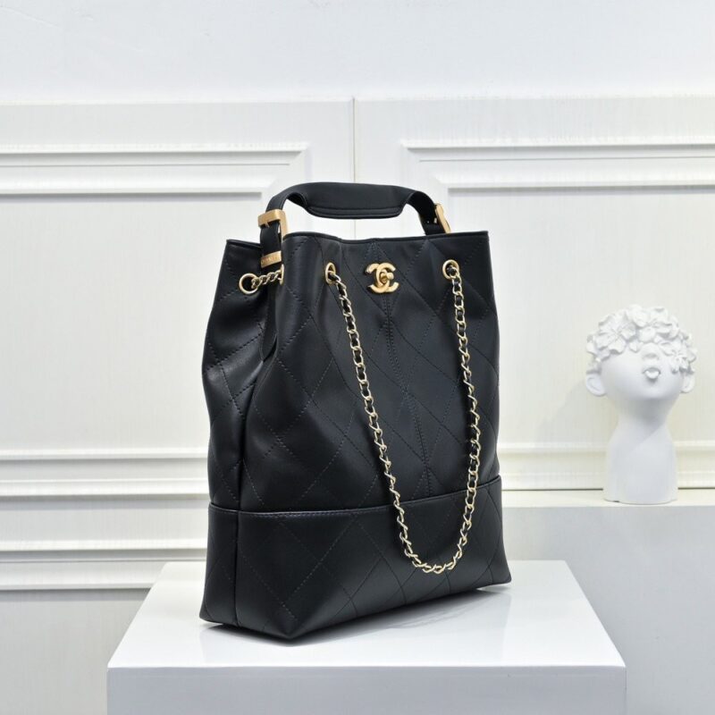 【AT10892】Chanel クラシックなダイヤ型牛革トートバッグ - ゴールドチェーン付き | Chanel Paris