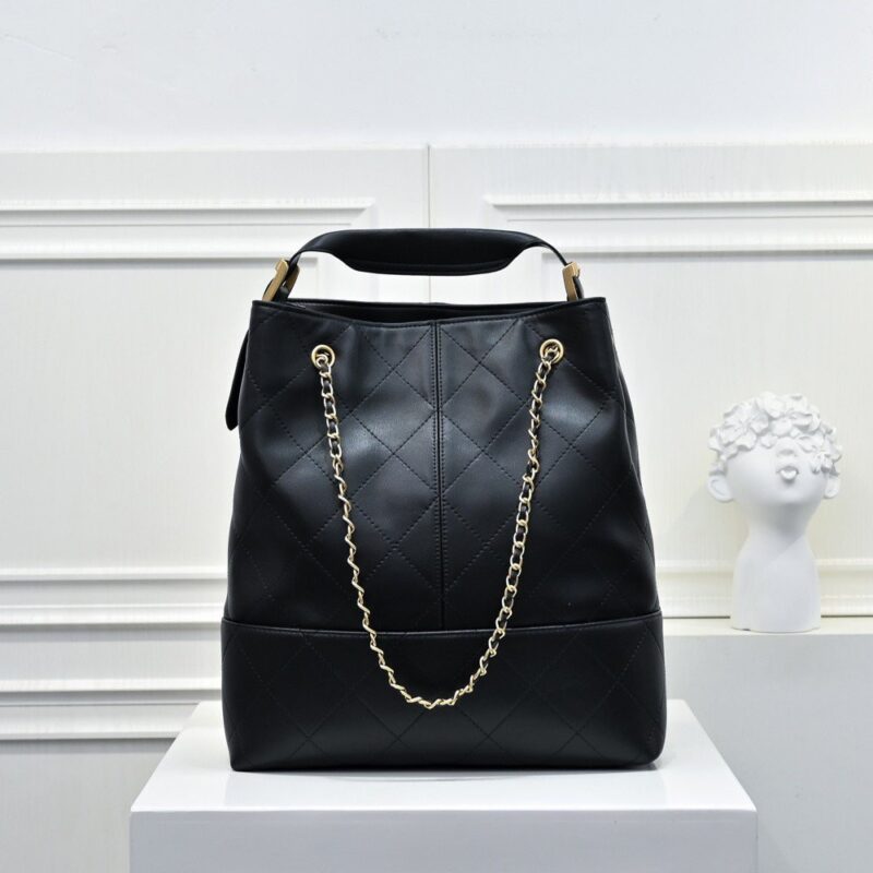 【AT10892】Chanel クラシックなダイヤ型牛革トートバッグ - ゴールドチェーン付き | Chanel Paris