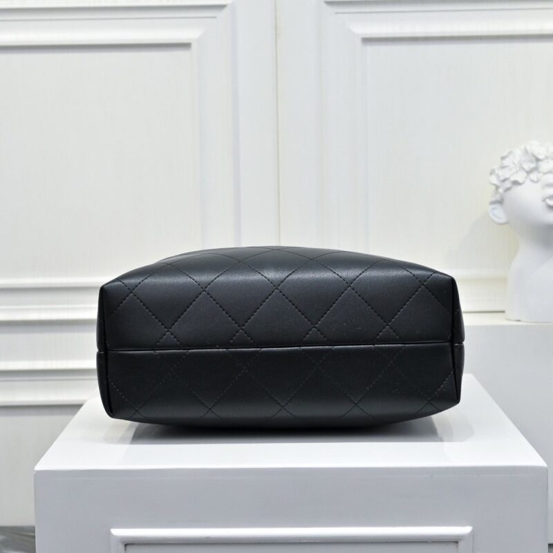 【AT10892】Chanel クラシックなダイヤ型牛革トートバッグ - ゴールドチェーン付き | Chanel Paris