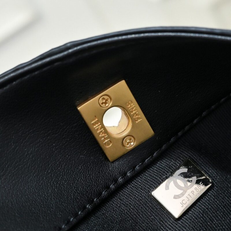 【AT10892】Chanel クラシックなダイヤ型牛革トートバッグ - ゴールドチェーン付き | Chanel Paris