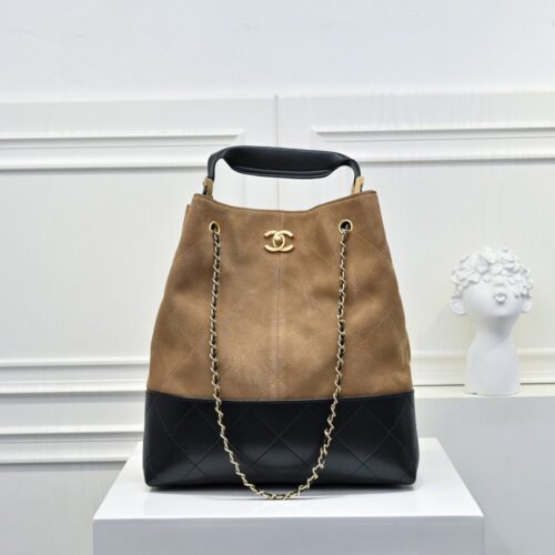 【AT10893】シャネルのクラシックなヴィンテージトートバッグ - 高級牛革製品、ダブルCメタルロゴ付き | Chanel Paris