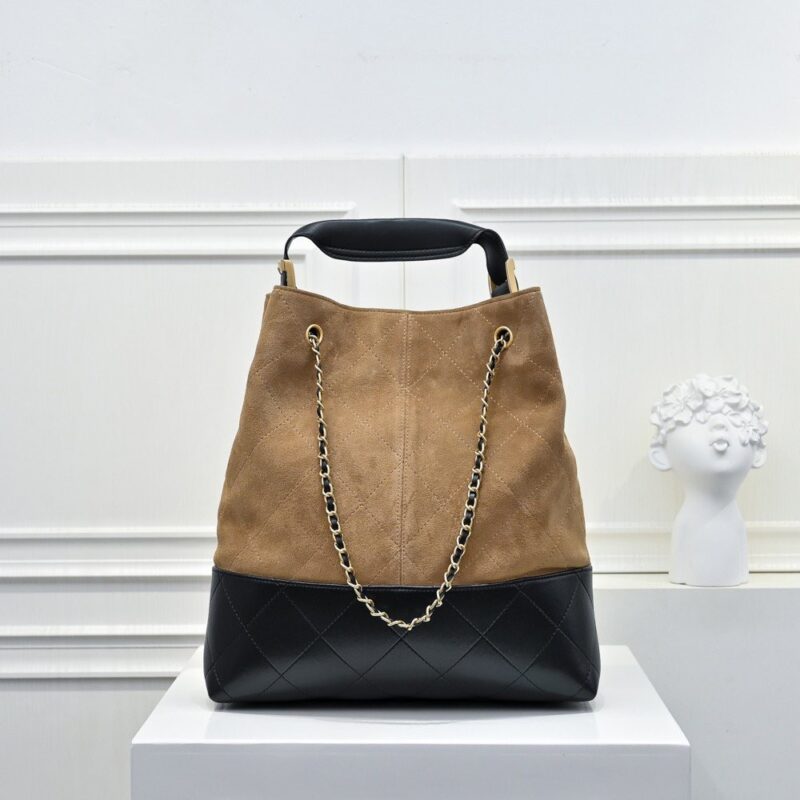 【AT10893】シャネルのクラシックなヴィンテージトートバッグ - 高級牛革製品、ダブルCメタルロゴ付き | Chanel Paris