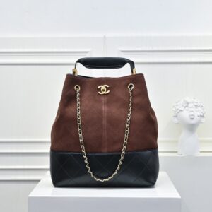 【AT11061】Chanel シャネルのクラシックトートバッグ、柔らかなエスパドリーユ素材と都会的な高級感 | Chanel Paris