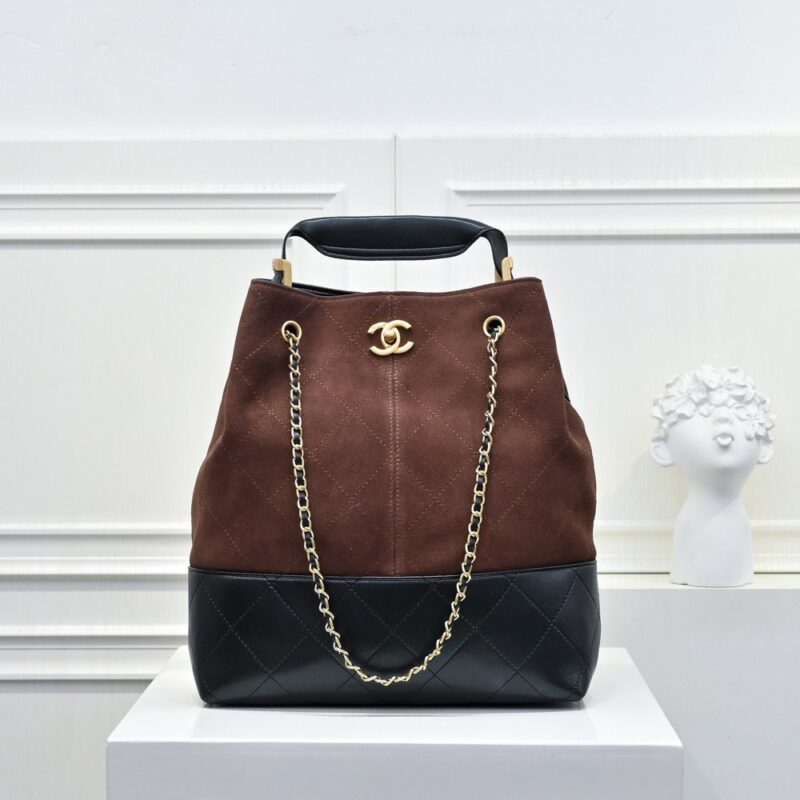 【AT11061】Chanel シャネルのクラシックトートバッグ、柔らかなエスパドリーユ素材と都会的な高級感 | Chanel Paris