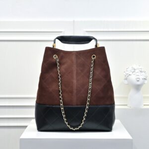 【AT11061】Chanel シャネルのクラシックトートバッグ、柔らかなエスパドリーユ素材と都会的な高級感 | Chanel Paris