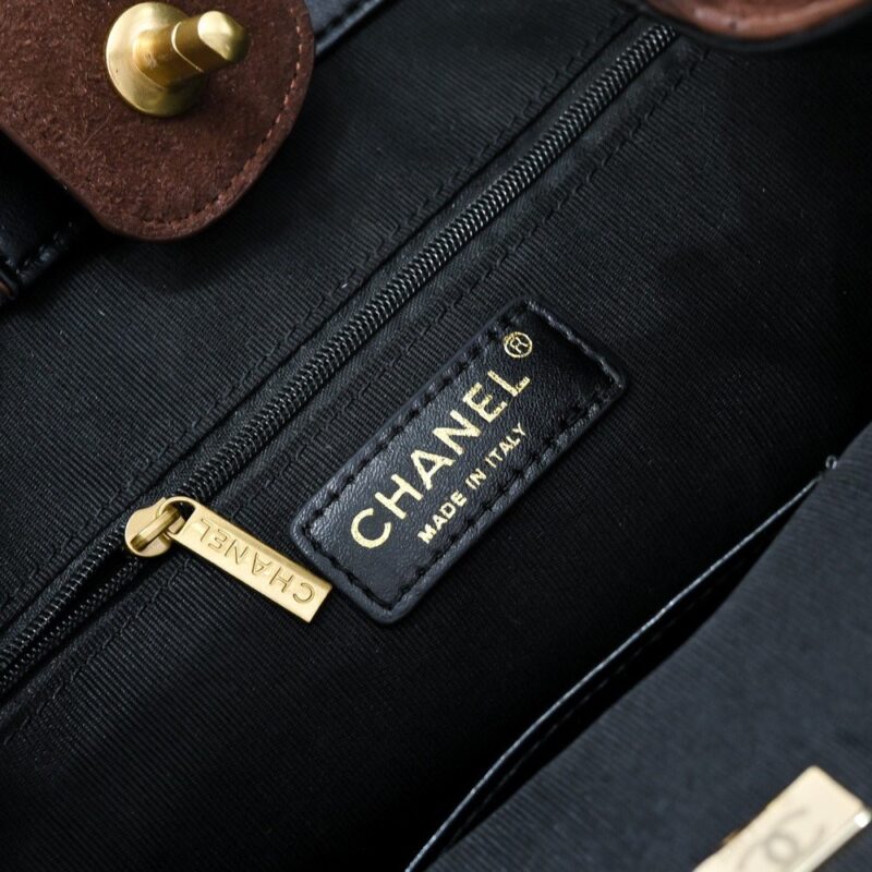 【AT11061】Chanel シャネルのクラシックトートバッグ、柔らかなエスパドリーユ素材と都会的な高級感 | Chanel Paris
