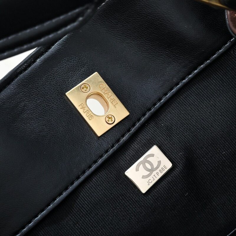 【AT11061】Chanel シャネルのクラシックトートバッグ、柔らかなエスパドリーユ素材と都会的な高級感 | Chanel Paris