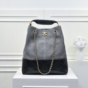 【AT11062】シャネル CHANEL ジャガー素材 二色使い ダイヤモンドパターントートバッグ | Chanel