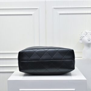 【AT11062】シャネル CHANEL ジャガー素材 二色使い ダイヤモンドパターントートバッグ | Chanel