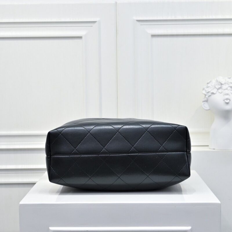 【AT11062】シャネル CHANEL ジャガー素材 二色使い ダイヤモンドパターントートバッグ | Chanel