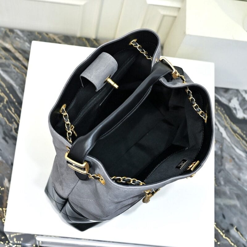 【AT11062】シャネル CHANEL ジャガー素材 二色使い ダイヤモンドパターントートバッグ | Chanel