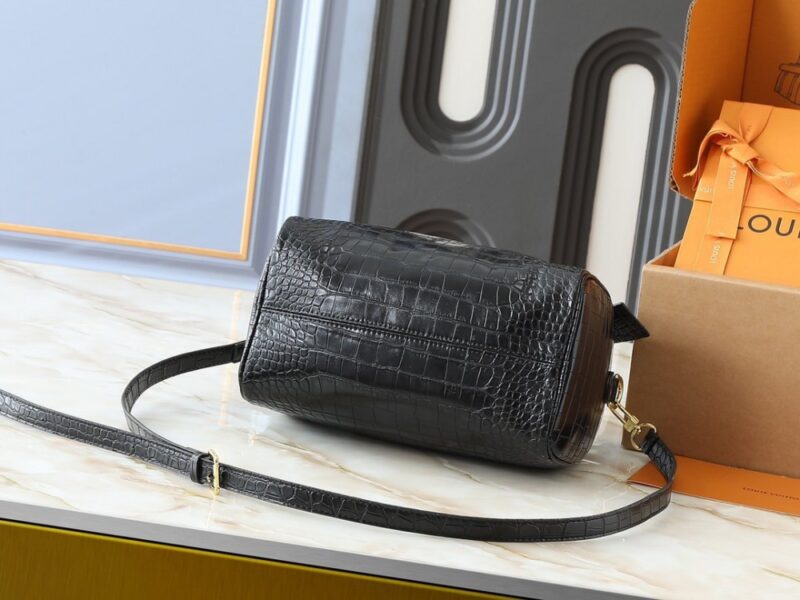 【AT11063】高級クロコ型押し牛革ハンドバッグ - Elegant Croco Leather Handbag | Louis Vuitton Paris