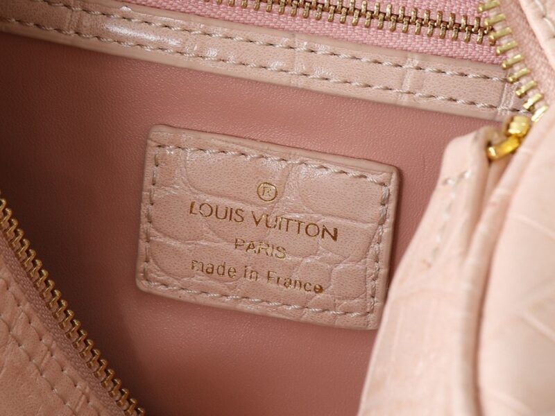 【AT11066】ルイ・ヴィトン モノグラムエンボス加工 クロコダイル柄 牛革 ハンドバッグ 25cm | Louis Vuitton