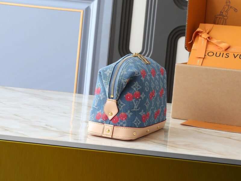 【AT11071】ルイ・ヴィトン × 村上隆  デニムチェリー刺繍大型ポーチ | Louis Vuitton Malletier