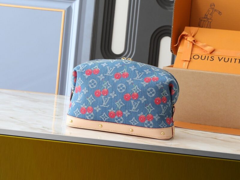 【AT11071】ルイ・ヴィトン × 村上隆  デニムチェリー刺繍大型ポーチ | Louis Vuitton Malletier