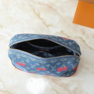 【AT11071】ルイ・ヴィトン × 村上隆  デニムチェリー刺繍大型ポーチ | Louis Vuitton Malletier
