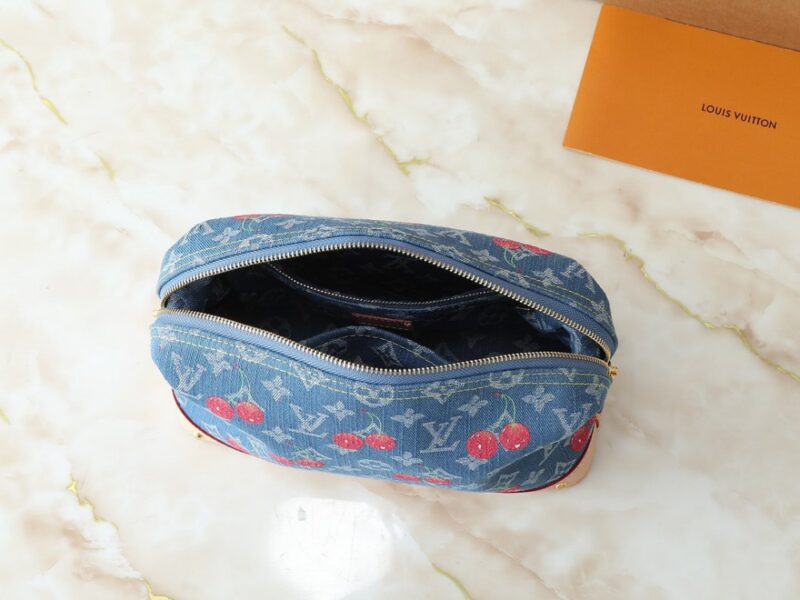 【AT11071】ルイ・ヴィトン × 村上隆  デニムチェリー刺繍大型ポーチ | Louis Vuitton Malletier