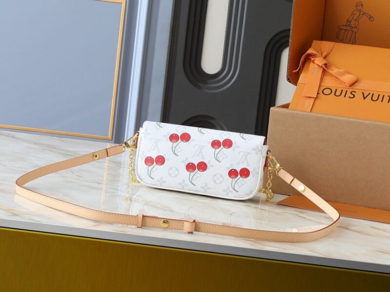 【AT11072】ルイ・ヴィトン チェリーチェーンバッグ | チェリー柄エレガントなレザーバッグ | Louis Vuitton