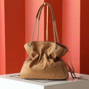 【AT11073】サンローランのスエードショッピングバッグ： クラシックなエレガンスと柔らかな質感を融合 | Saint Laurent Paris