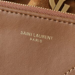 【AT11073】サンローランのスエードショッピングバッグ： クラシックなエレガンスと柔らかな質感を融合 | Saint Laurent Paris