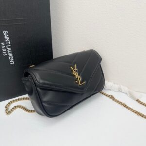 【AT11081】Saint LaurentのラムスキンミニLOULOUチェーンバッグ - 高級ラムスキン素材、YSLロゴ、多彩な着用方法 | Saint Laurent