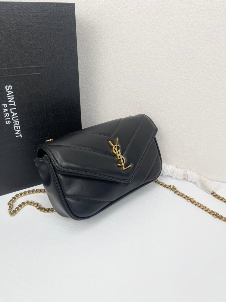 【AT11081】Saint LaurentのラムスキンミニLOULOUチェーンバッグ - 高級ラムスキン素材、YSLロゴ、多彩な着用方法 | Saint Laurent