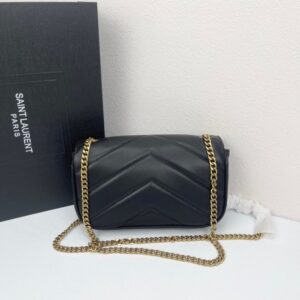 【AT11081】Saint LaurentのラムスキンミニLOULOUチェーンバッグ - 高級ラムスキン素材、YSLロゴ、多彩な着用方法 | Saint Laurent