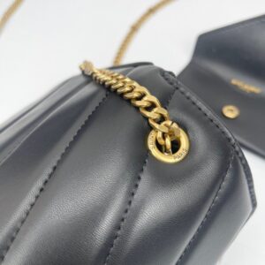 【AT11081】Saint LaurentのラムスキンミニLOULOUチェーンバッグ - 高級ラムスキン素材、YSLロゴ、多彩な着用方法 | Saint Laurent